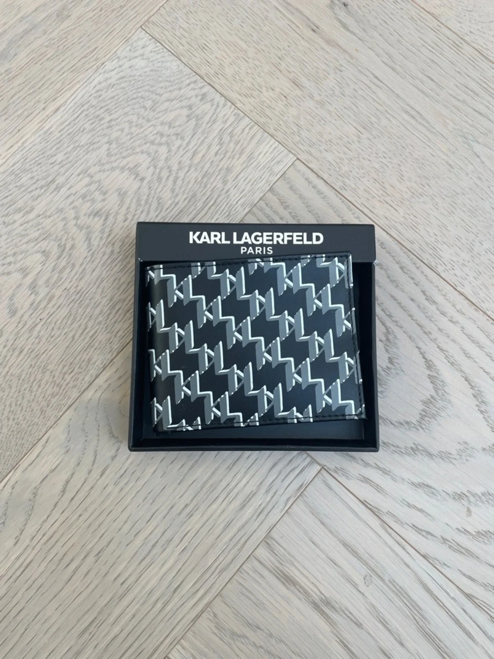 Karl Lagerfeld Black & White Patterned Bifold Wallet